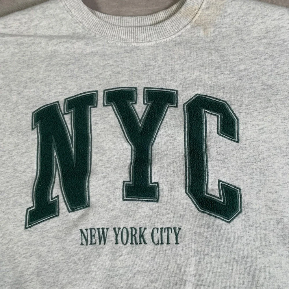 Hollister Sweatshirt Mens Medium NYC New York City Chenille Applique Crewneck - Picture 2 of 11
